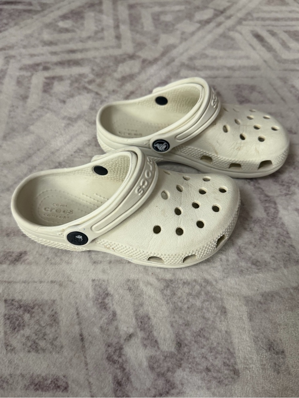 CROCS Kids Classic Clog in Off-White